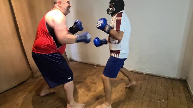 Punchbagplz: Silver Daddy Boxer Vs Heterofighter - Calore Di Boxe Sporco