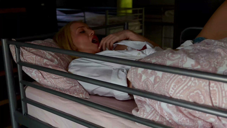 Texas and blondes: Vera Jarv และ Greta Foss ในแคมป์ฤดูร้อนร้อนแรงขึ้นหลังจากสาวป่าบนสาวๆ