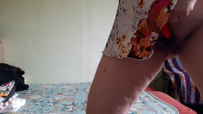 Lesbian-candys: Wanita MILF yang ghairah dan sangat merangsang kelentit berbulunya dengan...