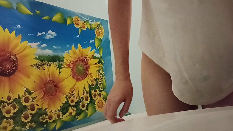 BW_Dolphin: 핫한 털이 무성한 밀프와 찐 샤워. 오줌.