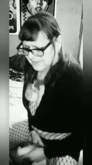 Ms Christy cox दो बार वीर्य निकालती है और दोनों सेक्सी खाती है
