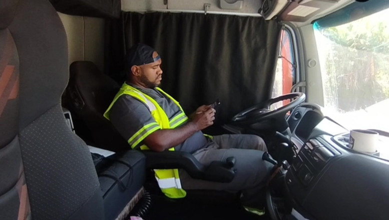 TheBlacKHunterr: W porze lunchu szarpnąłem się w ciężarówce