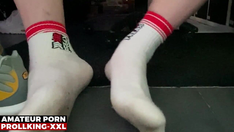 PROLLKING: 156 - cewek kontol besar lagi asik mainin sarung tangan