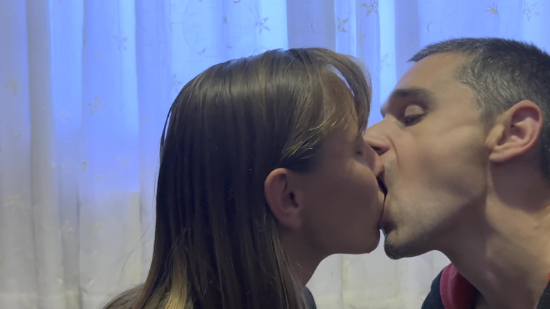 Wamgirlx: Kissing, snogging and tongues with a glass of water!