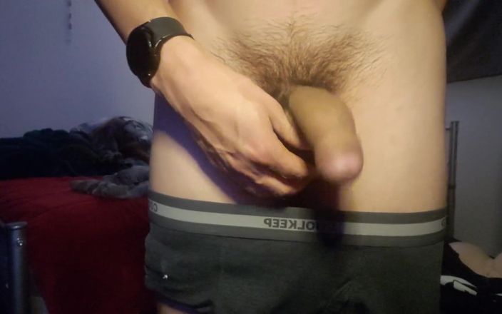 Z twink: Sexy mladý chlap předvádí svůj penis