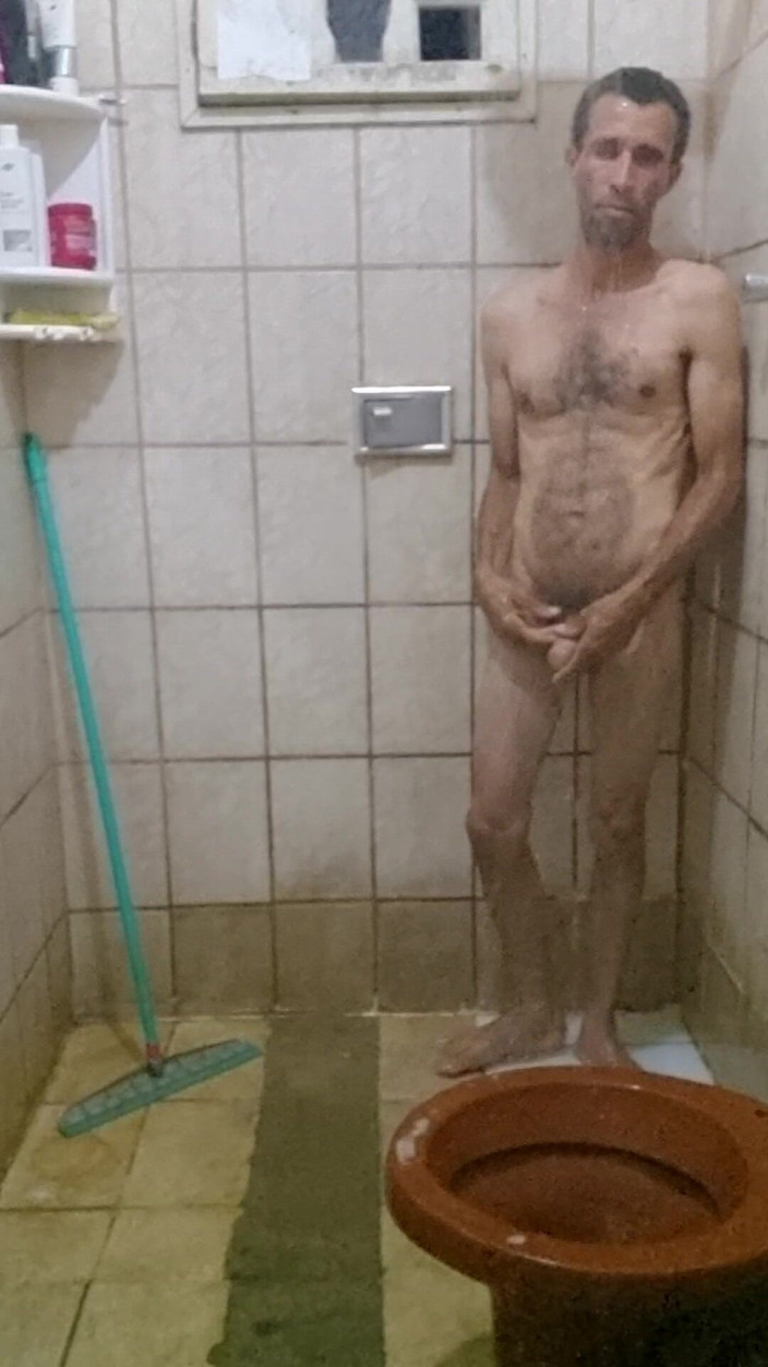 osmar1221: Saya mandi dengan pancuran mandian yang keras dan melancap sehingga...