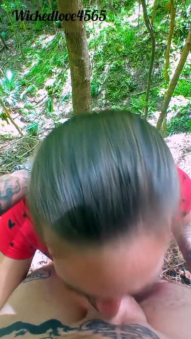Wickedlove4565: Em primeiro plano - punheta engasgando com boquete na boca
