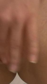La seducente bionda si sditalina e gioca con la sua figa bagnata in estasi