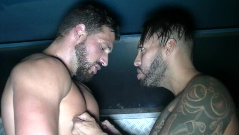 Crunch French bareback porn: Twee knappe mannen