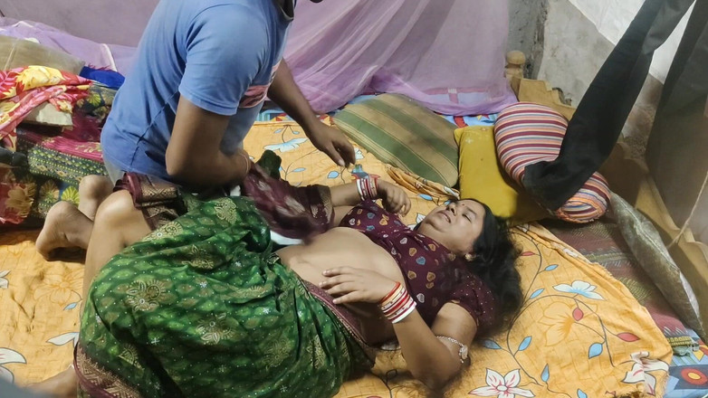 Raju Raju: Sogro curtiu fodendo a nora nua indiana desi sax vídeo