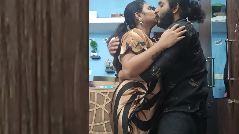 Vaigavarun45: Mallu Trivandrum Couple Hot Lip Lock Romance with Fuck