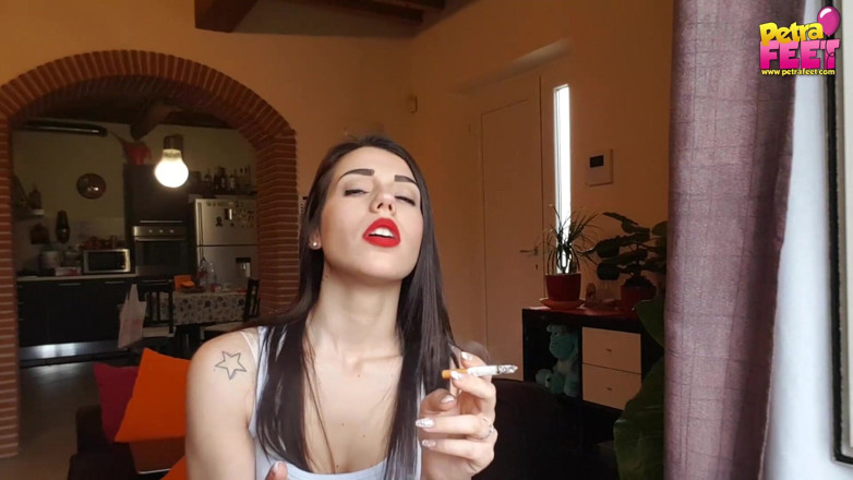 Smokin Fetish: Petra si cewek italia yang memiasi suka rokok cerutu
