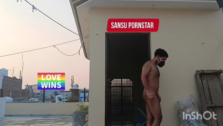 Sansuindia: Aktor India bugil di luar ruangan
