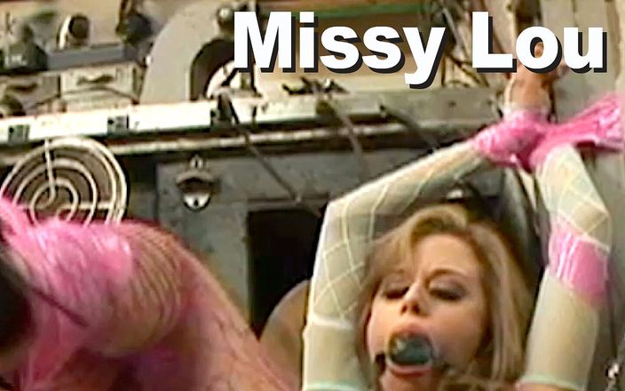 Picticon bondage and fetish: Missy Lou gebonden neukmachine