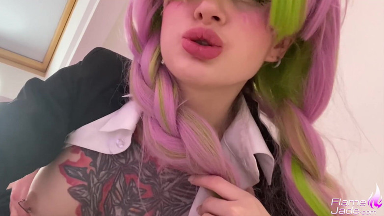 Flame Jade: Mitsuri Kanroji djupt suger kuk Obanai Iguro och knullar - Cosplay