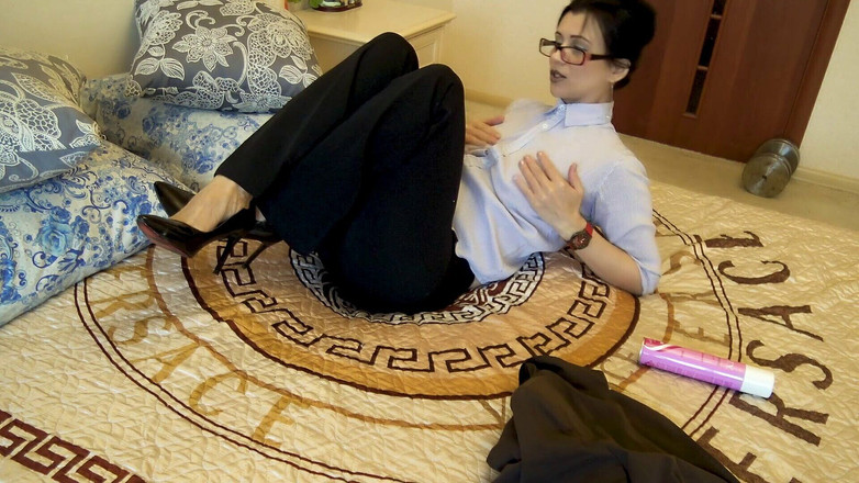 KristinaSlut: Strano donna malvagia si scopa per conforto.