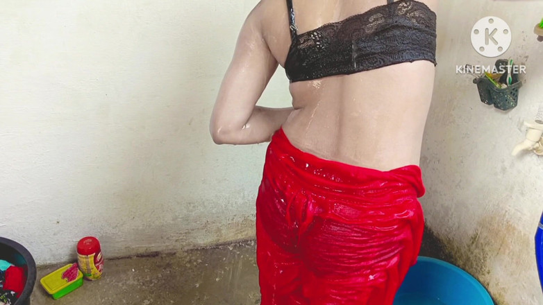 Ankurpriya000: Viendo a la tía bañándose