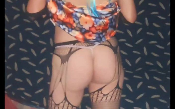 Lizzaal ZZ: Posing and Ass Teasing in My Sexy New Flower Dress