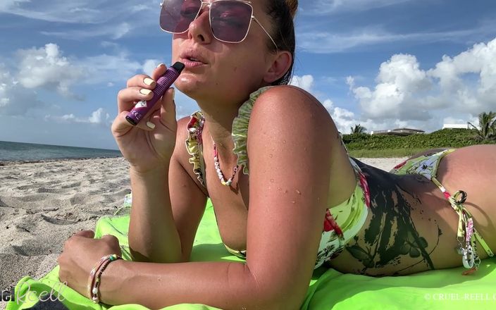 Cruel Reell: Reel - マイアミビーチのビキニの女神を喫煙