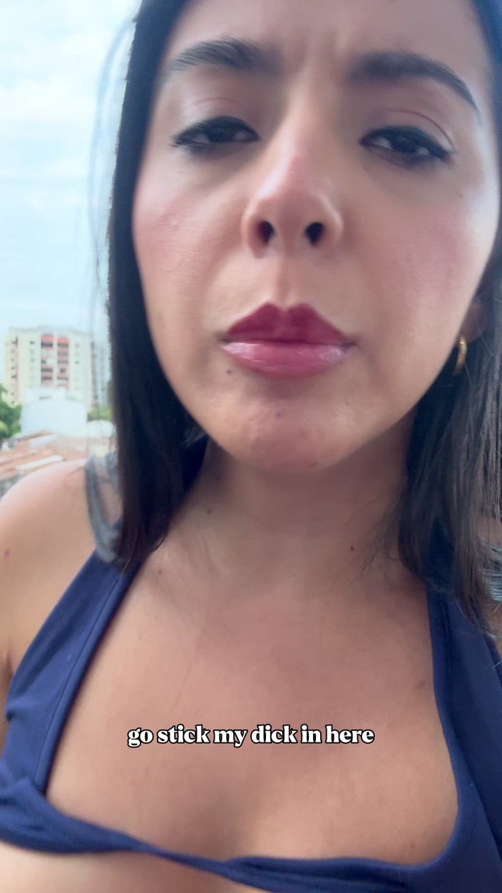 linahenaossx: Eu Me Masturbo Na Varanda... Os Vizinhos Me Viram?