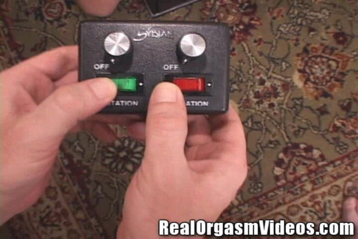 Sybian Orgasm Videos: Bà già điếm cưỡi cái lồn đầy bụi trên máy rung Sybian!