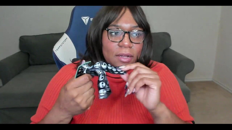 Josie4yourpleasure: 자지가 먼저 들어가는 구멍은?