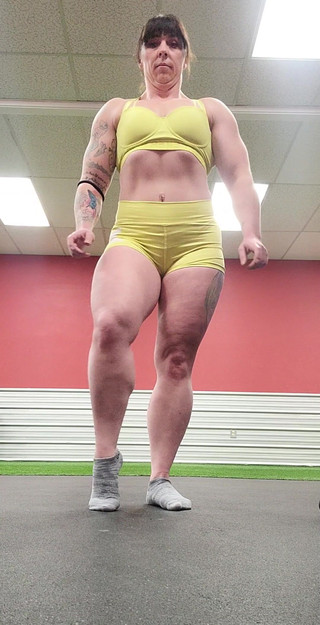 Ecko Belle: 谁希望看到更多的这些腿？