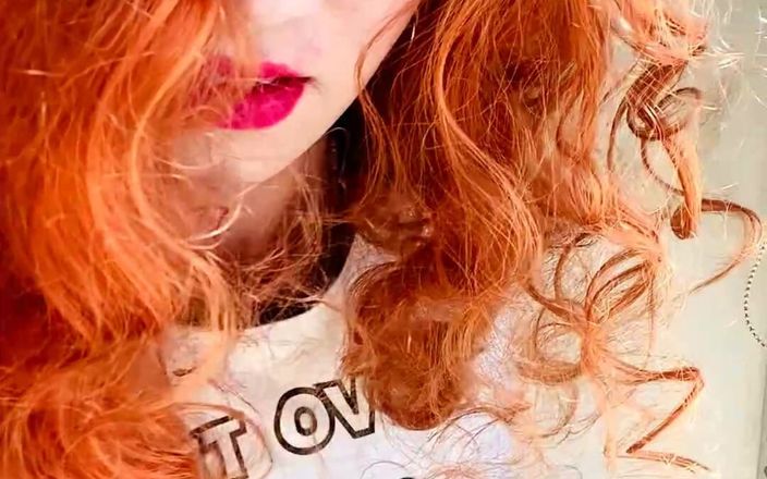 Anna Rios: Vũ nữ thoát y màu đỏ