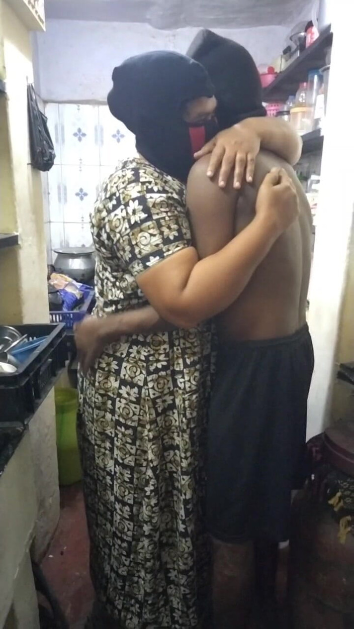 Benita sweety: Žhavý sex s desi nevlastní mámou