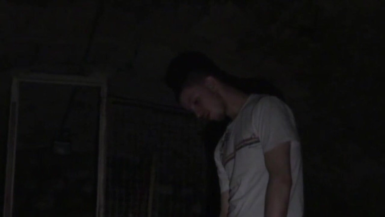 Sneaker gay: Spodek submisovaný k tenisce top dominantní
