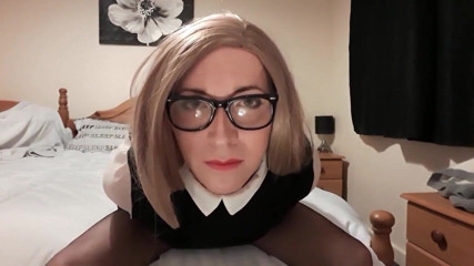 The Midnight Minx: Crossdresser se masturba y se corre sobre sí misma
