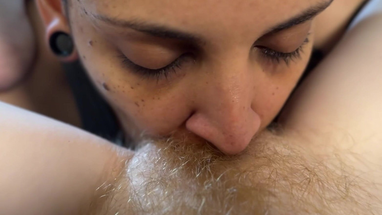 EnbyDykes: Makan memek pov: film malam terganggu