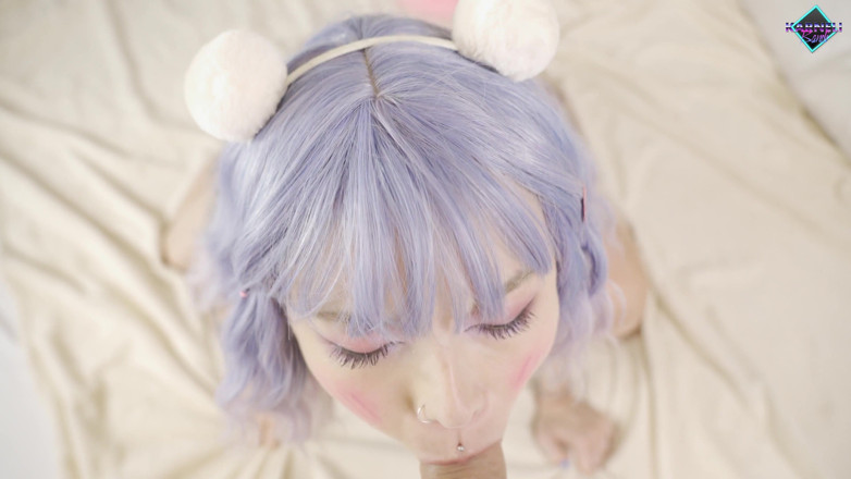 Karneli Bandi: Kawaii teen le encanta chupar una gran polla y comer...