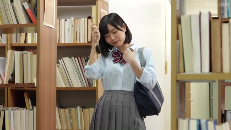 Smooth Time: Super roztomilá nadržená studentka miluje sex s různými muži. Část 2