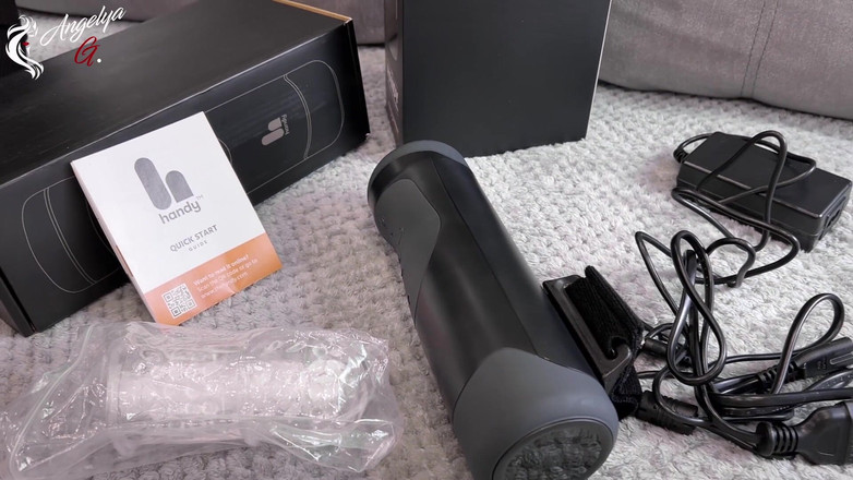 AnGelya G: 私たちの新しい友達の便利さは、オーガズム、スーパーオナホールにコックをシコシコします!