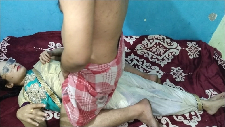 Indian Muslim Couple: Indyjska para sypialni iskrzy miłość, śmiech i późne nocne pragnienie