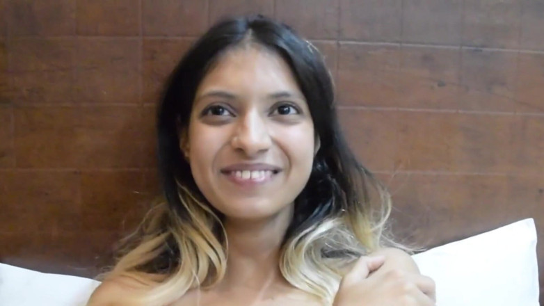 YourDickSucker: Ma copine timide a l’air mignonne en se faisant baiser