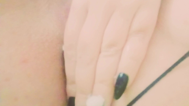 WildFlawiii: 체육관 탈의실에서 엉덩이에 기름을 바른 발정난 마누라.