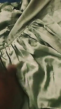 Satijnen zijden aftrekbeurt porno - klaarkomen op satijn zijdeachtige groene Salwar van Bhabhi 82