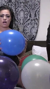 Le grandi ragazze palloncini more tettone !!