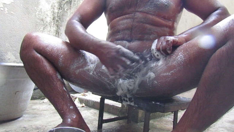 Tamil x cock: Dojrzałe Hot Man kąpiel i wymazywanie włosów kogutów
