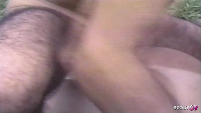 Shemale TS Collection: Travesti tetona obtiene su primera cogida anal al aire libre...