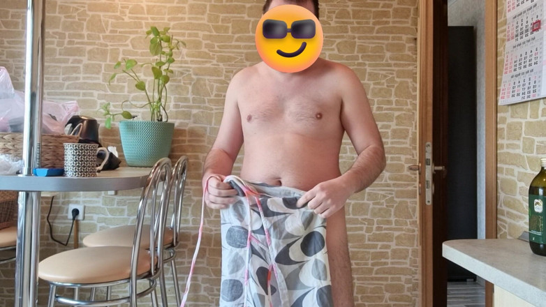 ShyCummerBoy: Taquinage avec un tablier avec une grosse éjaculation