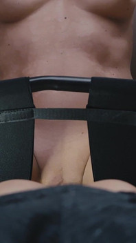 Denna stol är det bästa köpet som gjorts. Slicka min fitta till orgasm