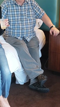 Manžílek s mým fotografem Jack Ryan a já se připravujeme na scénu sexy manželky!