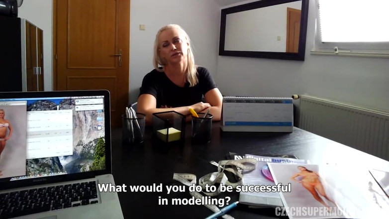 Czech Supermodels: Top model tchèque 7 : Marketa : une blonde à la chatte parfaite écarte la...