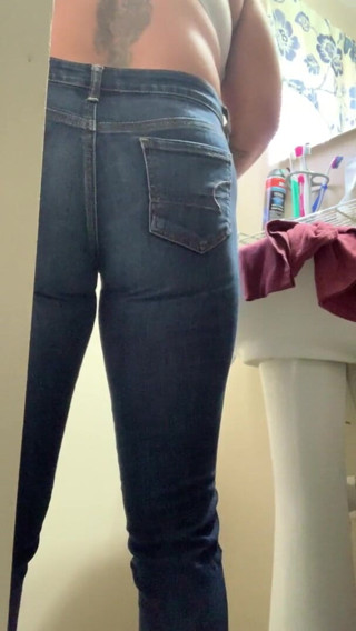 Drea xoxo: See me changing into clothes in bathroom