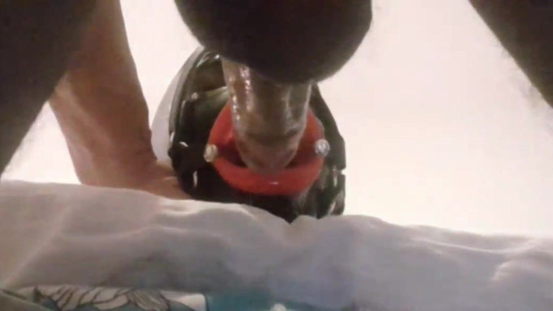 LauraOnHeels: MILF с кольцом-кляпом, искусственными губами, трахающимися во рту и лице