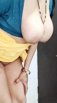 Bhabhi cu țâțe mari sex cu proprietarul pentru datoria ei