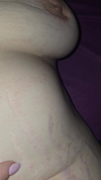 Grosse Bite, Chatte Sexy, Sperme Sur Le Ventre Et Femme Pulpeuse À Forte Poitrine